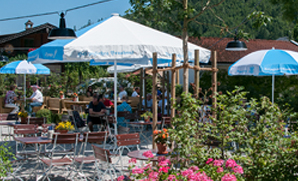 Gasthof Batznhäusl - bei schönem Wetter ist die sonnige Terrasse ganzjährig geöffnet und der bayrische Biergarten von Frühjahr bis Herbst